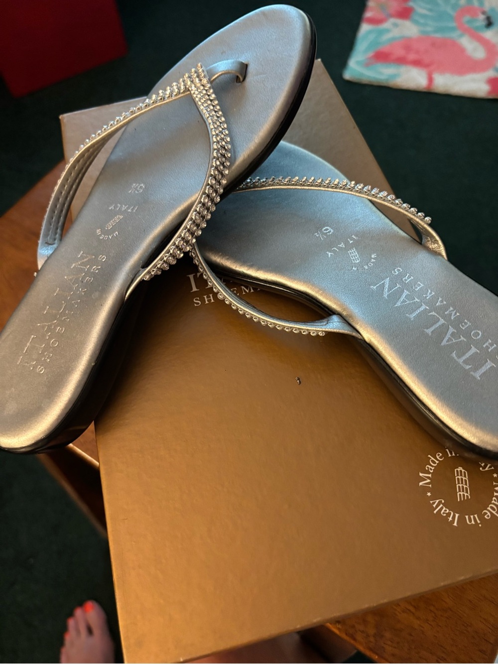 Like new ITALIAN Shoemakers Silver Rhinestone Thong Sandals. Sz 6.5
